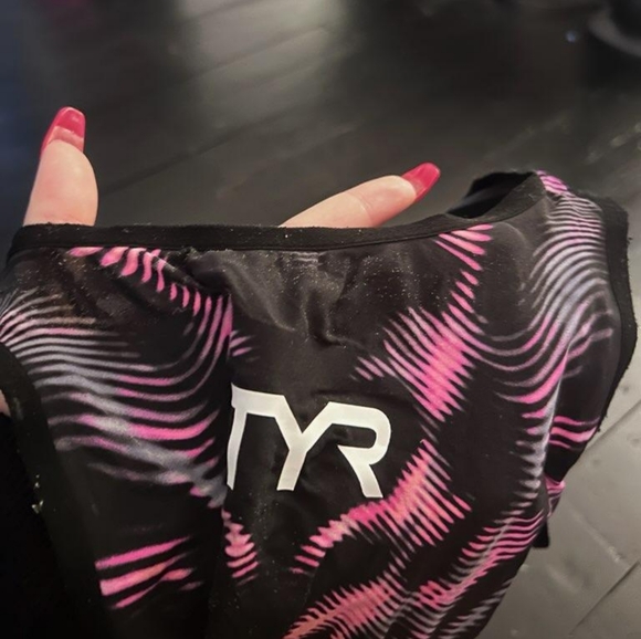 TYR Venzo, size 26, pink & black - Picture 4 of 6